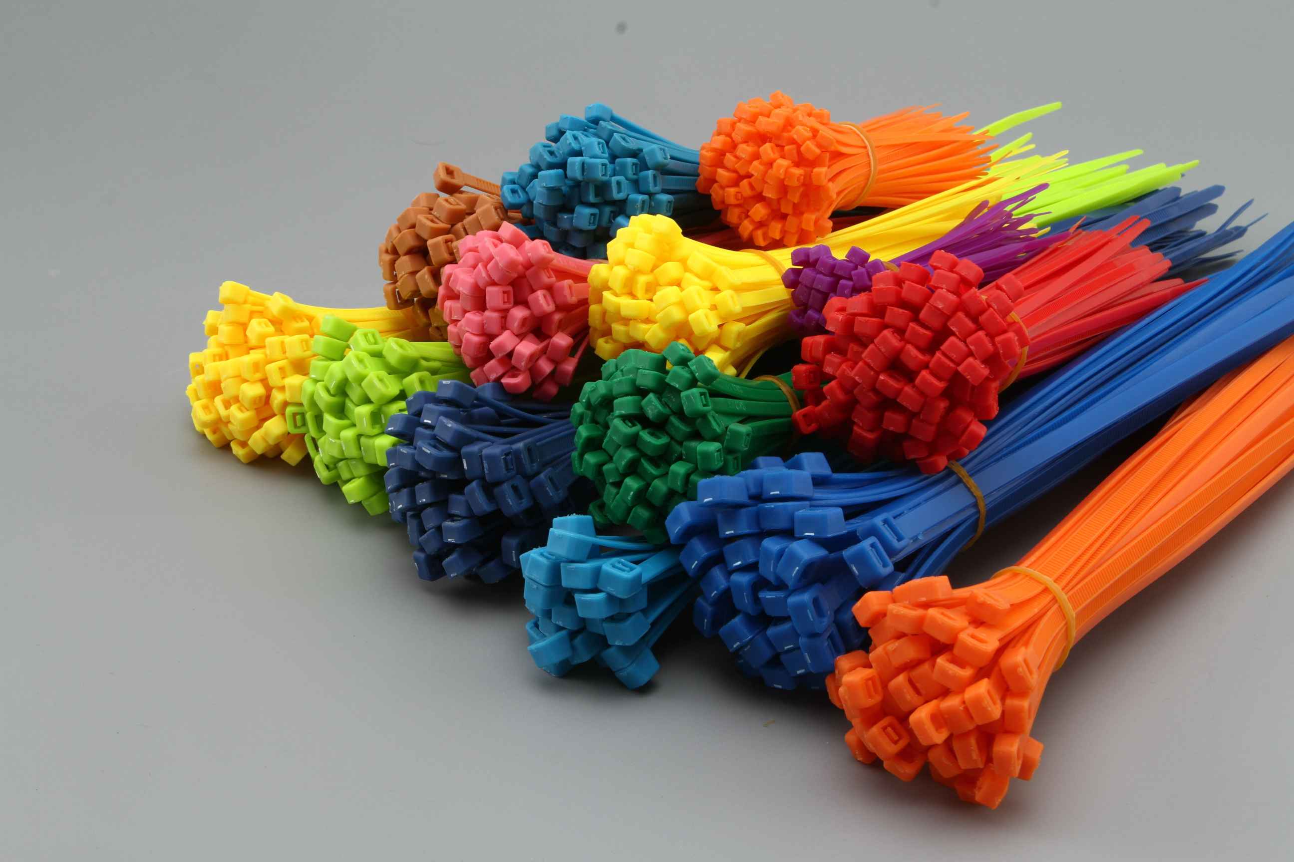 Ligações de cabo de nylon ajustáveis
